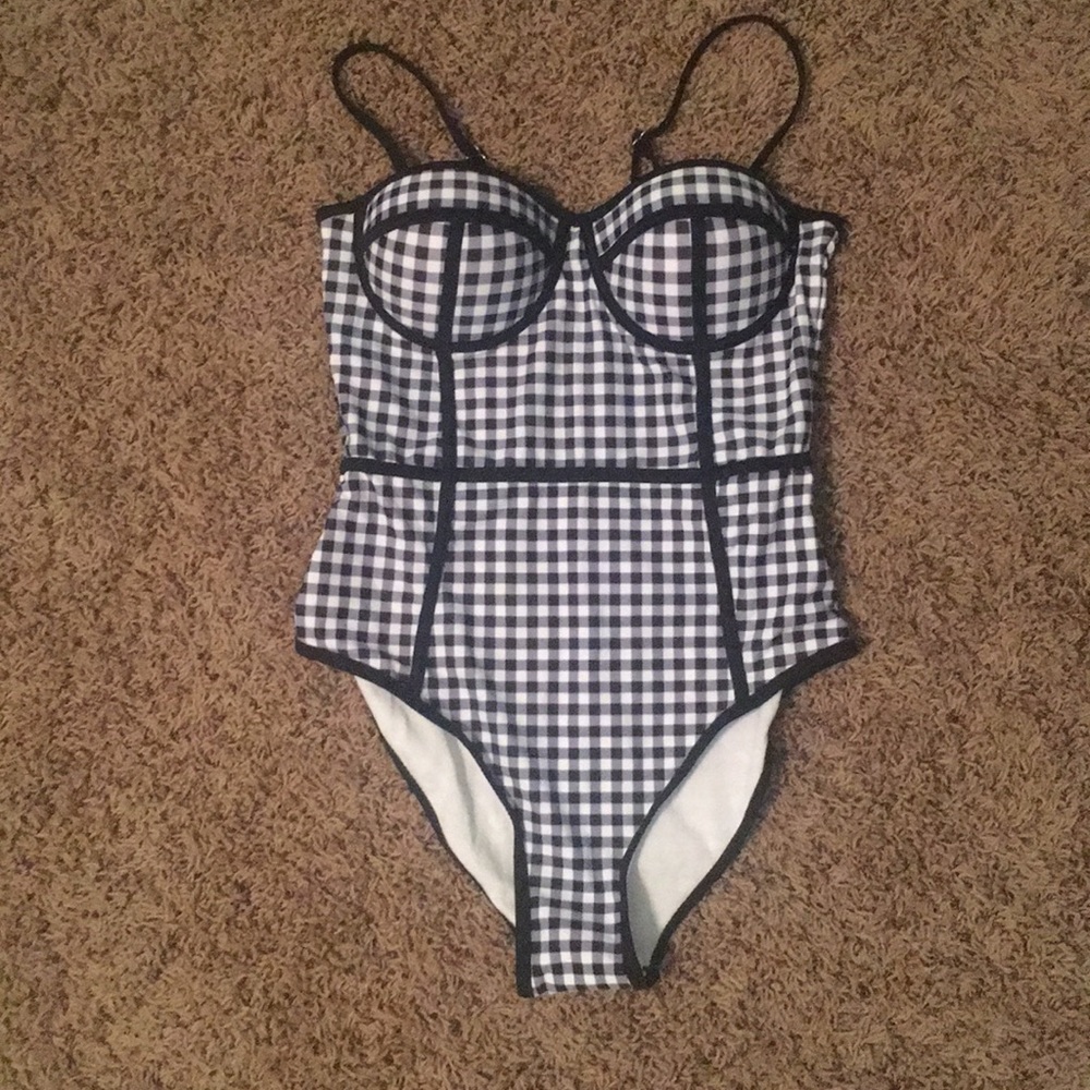 Molded cups one piece.